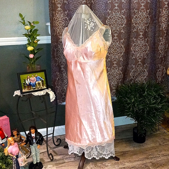 lingerie - Picture 1 of 7